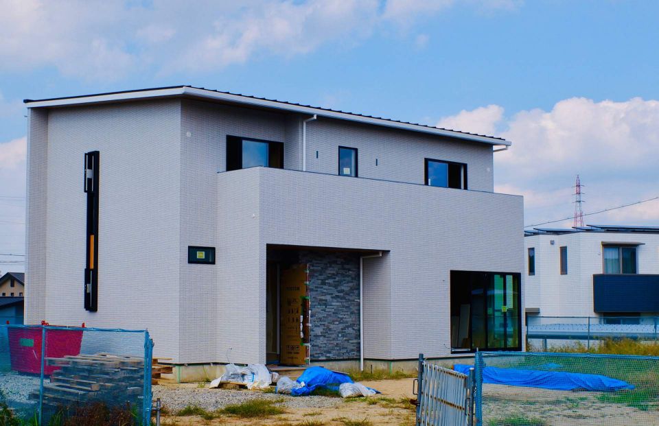 不動産担保ローンで大口資金を調達する際に知っておくべき仕組みとリスク管理の重要性